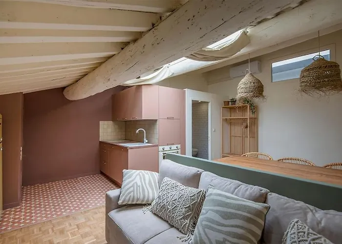 Cozy Love Nest Near The Old Port