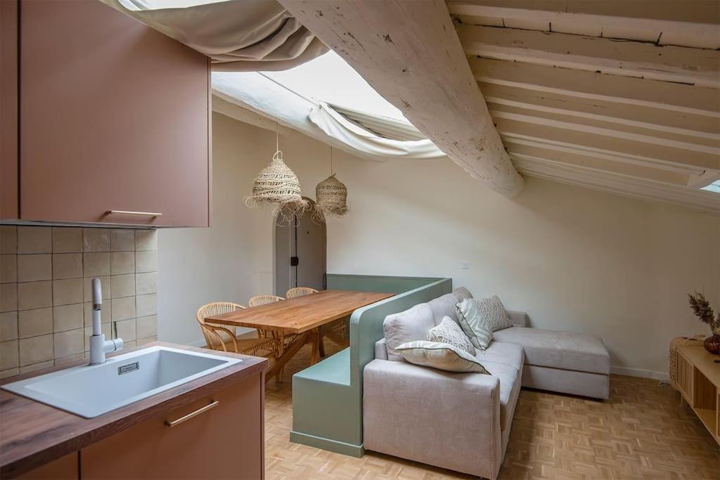 Cozy Nest Near The Old Port Apartment